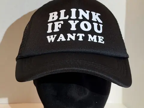 Trucker-lippis – BLINK IF YOU WANT ME