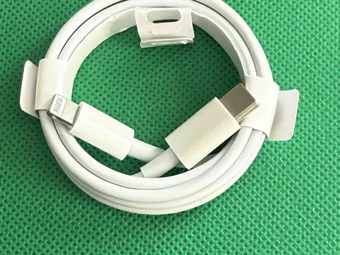 USB-C – Lightning -latauskaapeli