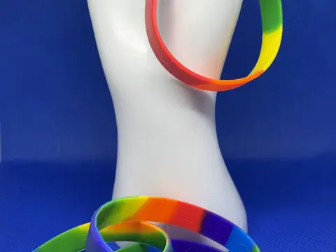 Sateenkaariranneke – silikoninen Pride-ranneke