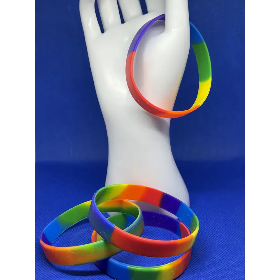Sateenkaariranneke – silikoninen Pride-ranneke