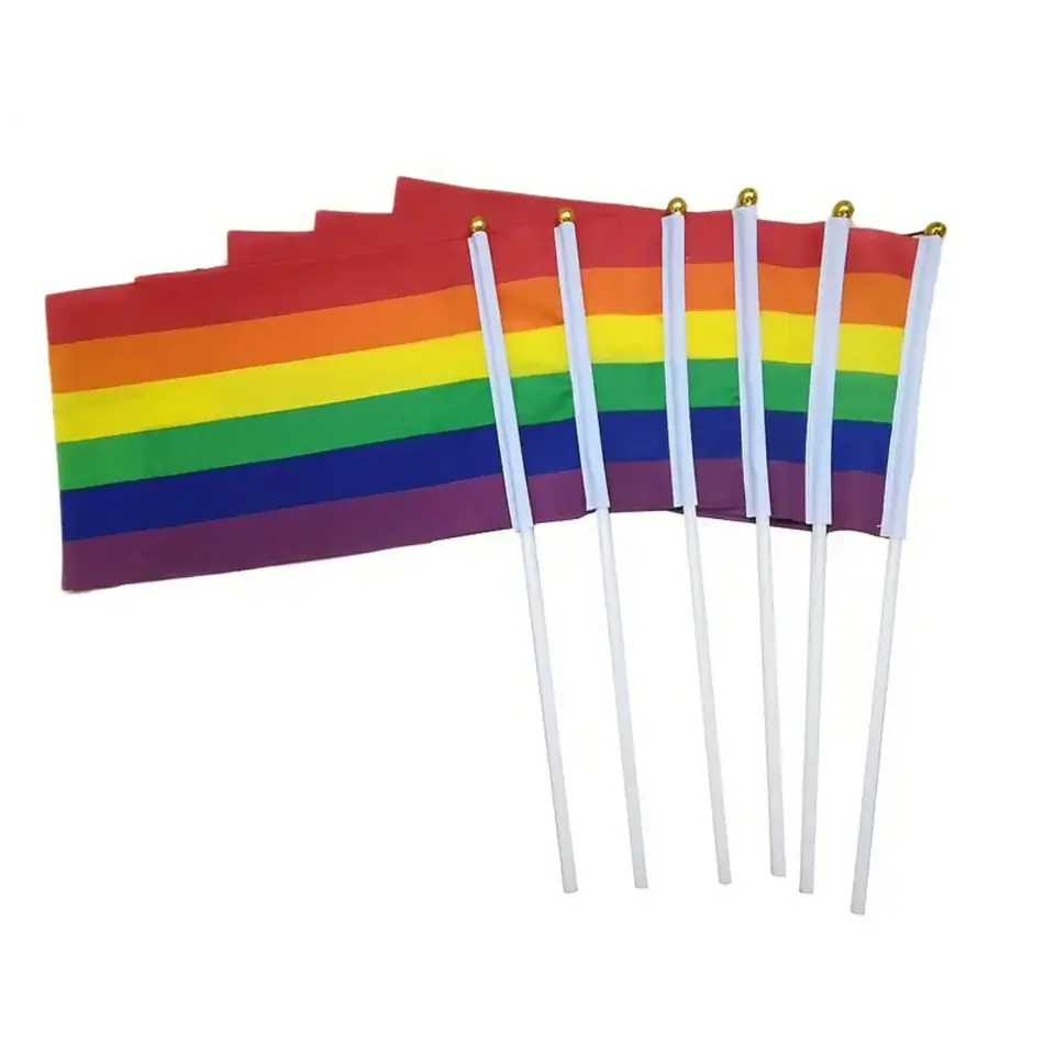 Mini Pride-lippu varrella