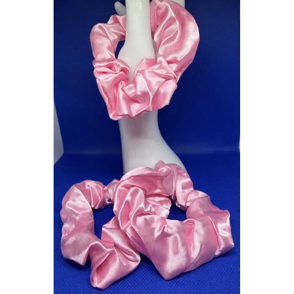 Hiusdonitsi – silkkimäinen scrunchie