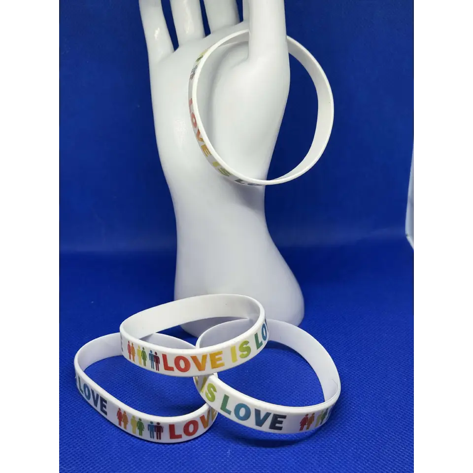 LOVE IS LOVE -silikoniranneke