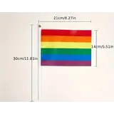 Mini Pride-lippu varrella